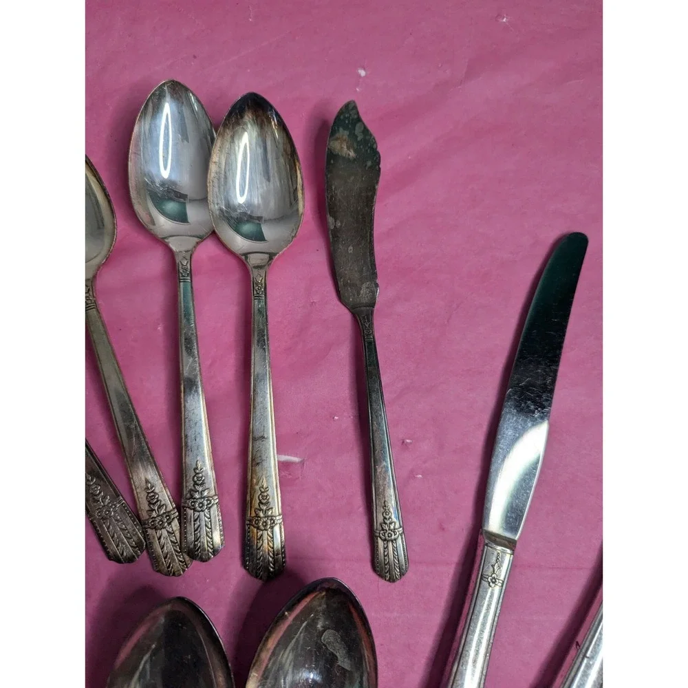 20 Lot WM A Rogers A1 Plus Onieda ltd tudor Silver plated flatware spoons forks‎
